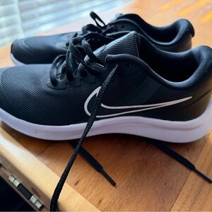 Nike Big Kids Black Running Shoes-Nike Star Runner- never been worn!